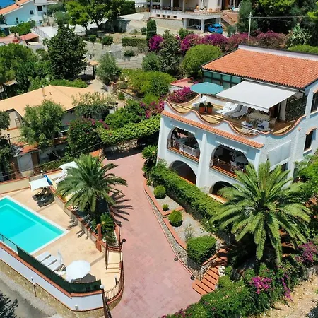 Villa Del Golfo Urio With Swimming Pool Shared By The Two Apartments Santa Flavia Buitenkant foto