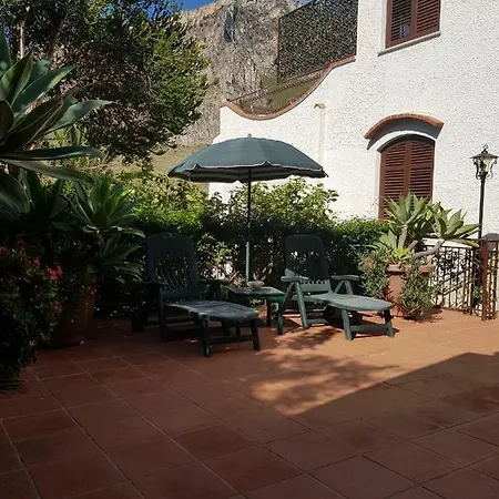 Villa Del Golfo Urio With Swimming Pool Shared By The Two Apartments Santa Flavia Buitenkant foto