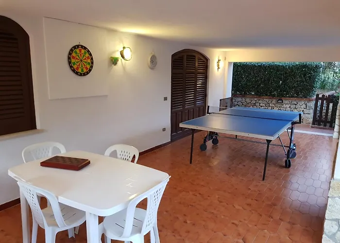 Villa Del Golfo Urio With Swimming Pool Shared By The Two Apartments