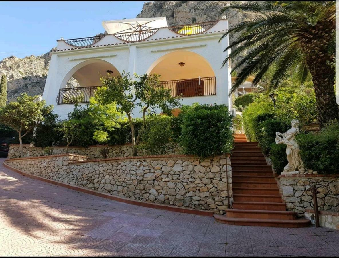 Del Golfo Apartment *